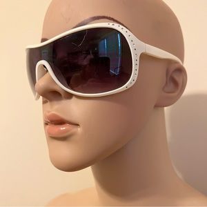 Fashion sunglasses with crystals